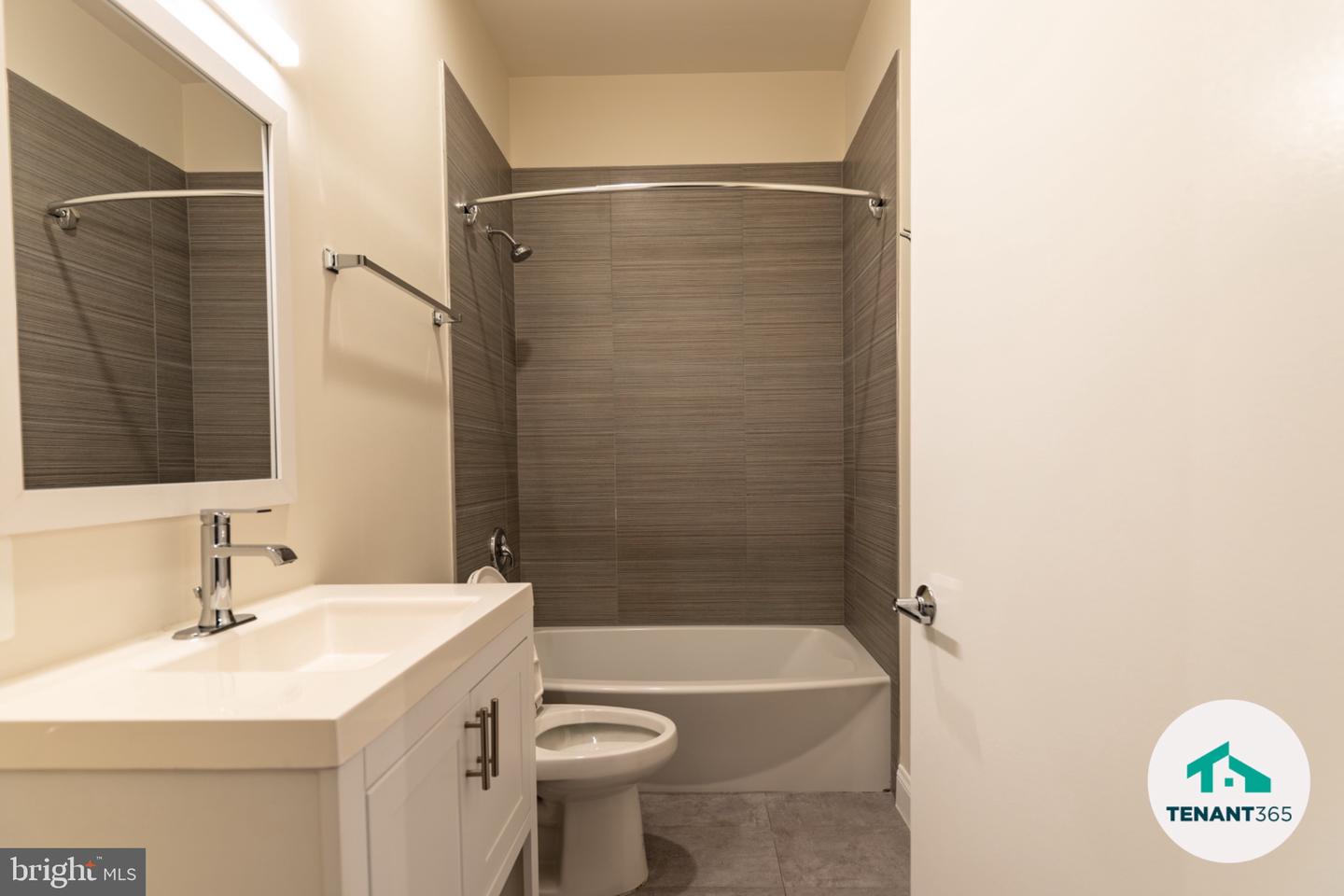 8 E Fayette St Property Photo 136