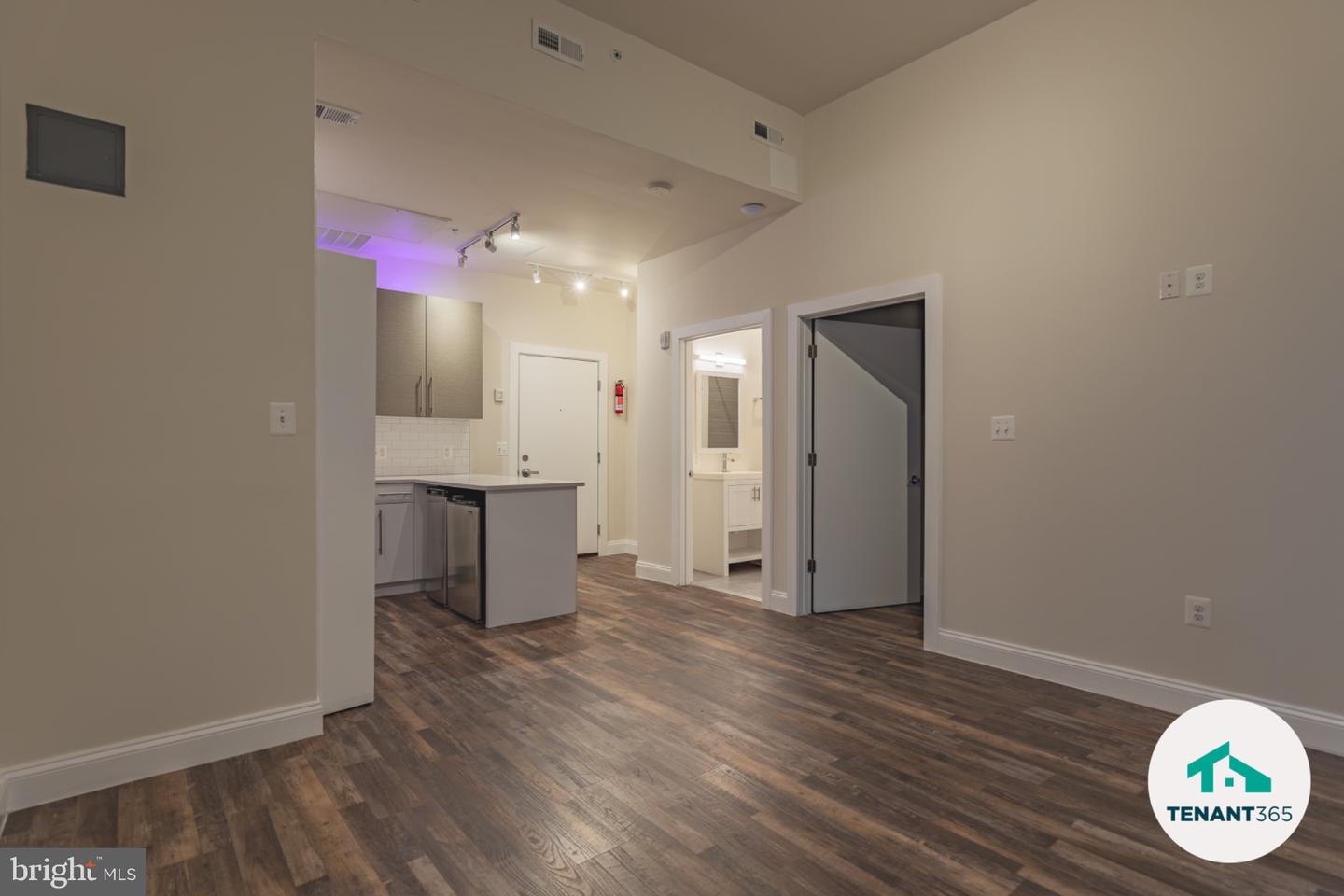 8 E Fayette St Property Photo 144