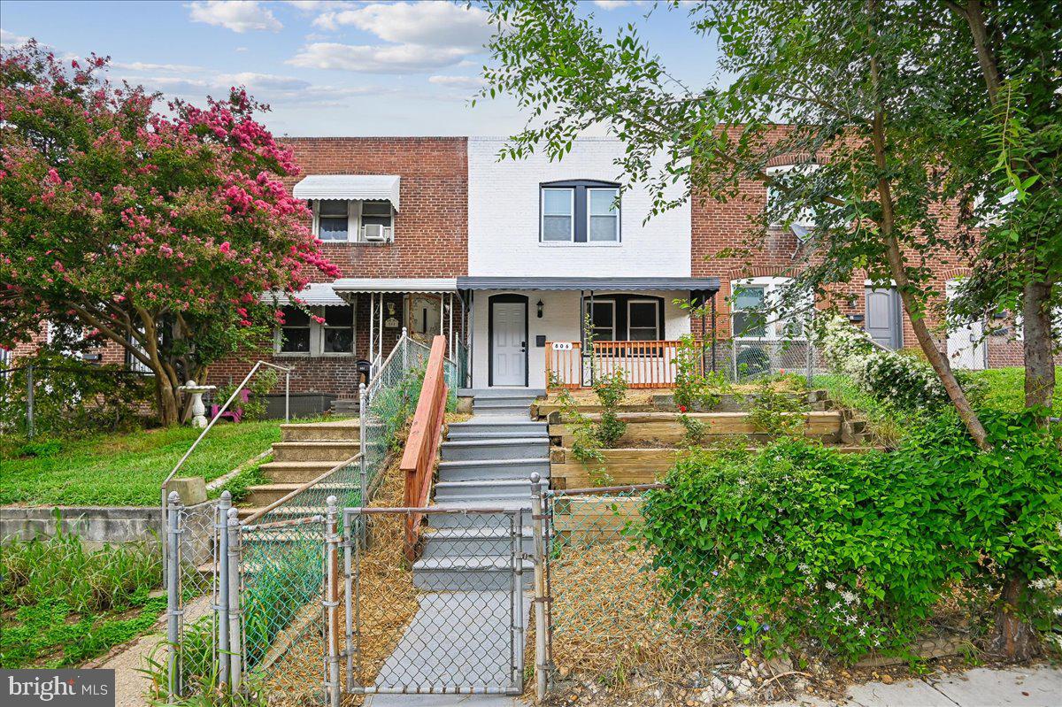 806 Stoll St Property Photo 1