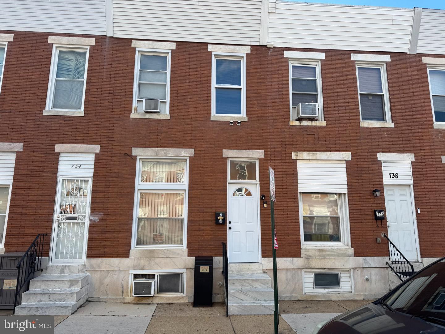 736 N Linwood Ave Property Photo 3