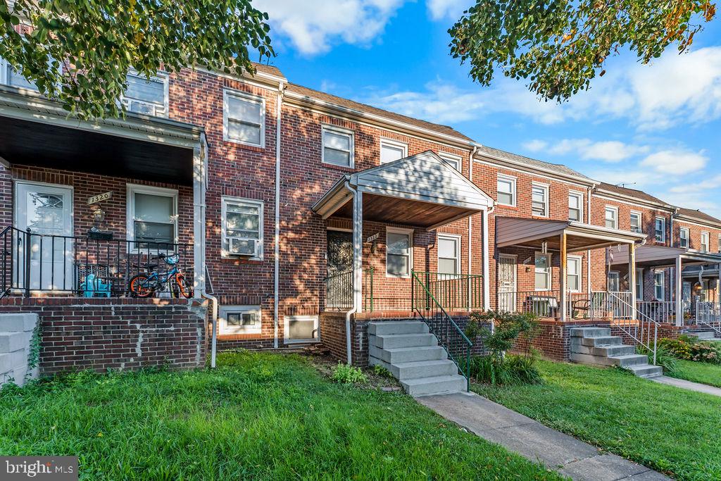 1322 Ellwood Ave N Property Photo 3