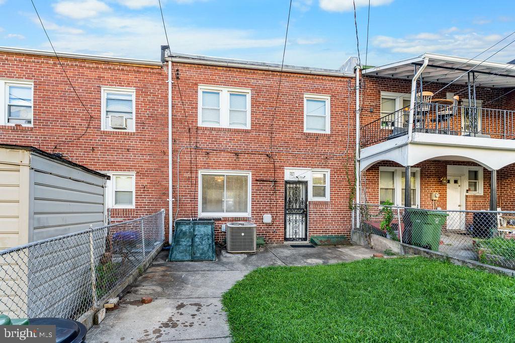 1322 Ellwood Ave N Property Photo 5