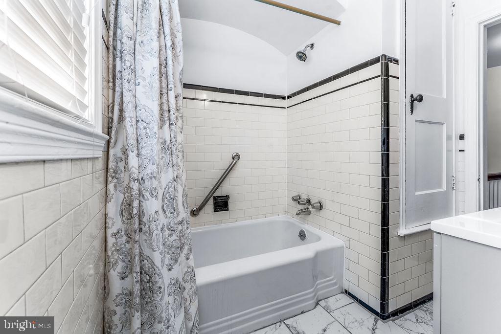 1322 Ellwood Ave N Property Photo 22