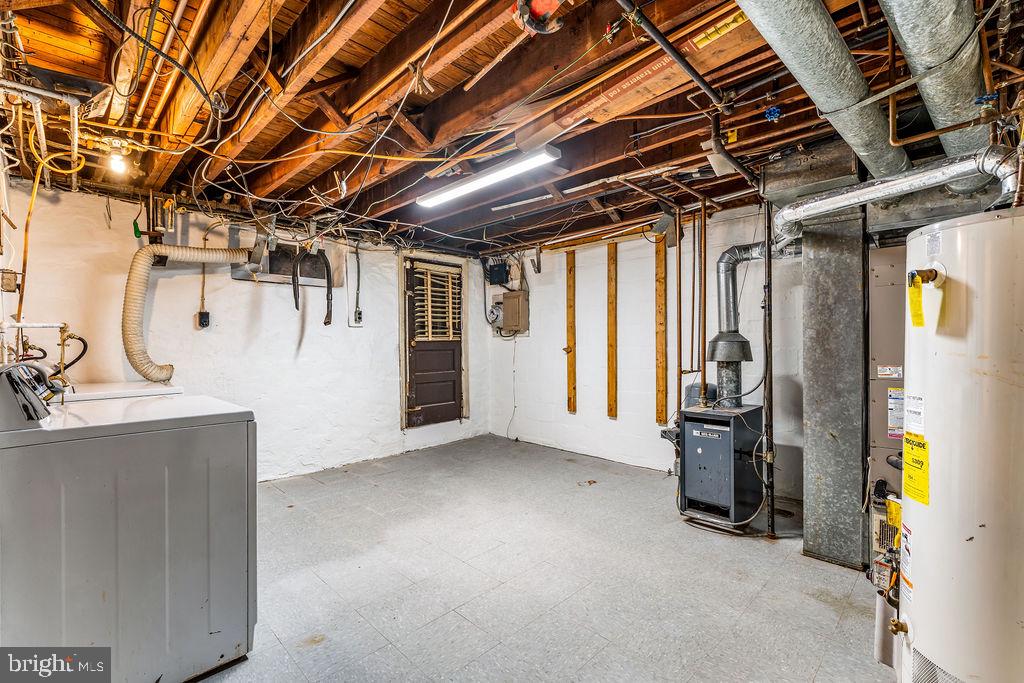 1322 Ellwood Ave N Property Photo 32