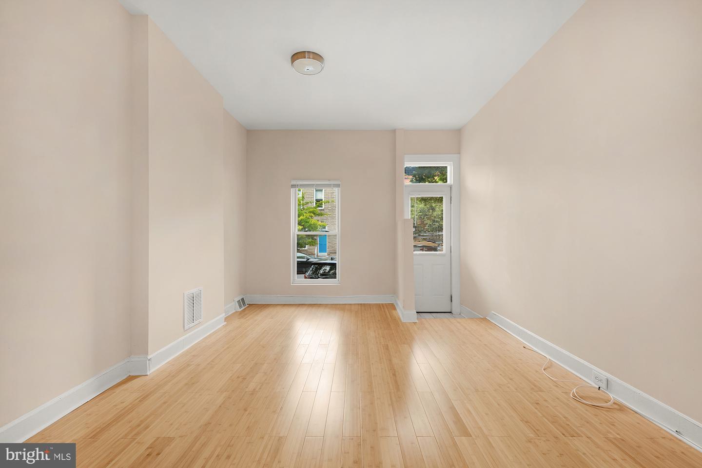 151 N Potomac St Property Photo 4