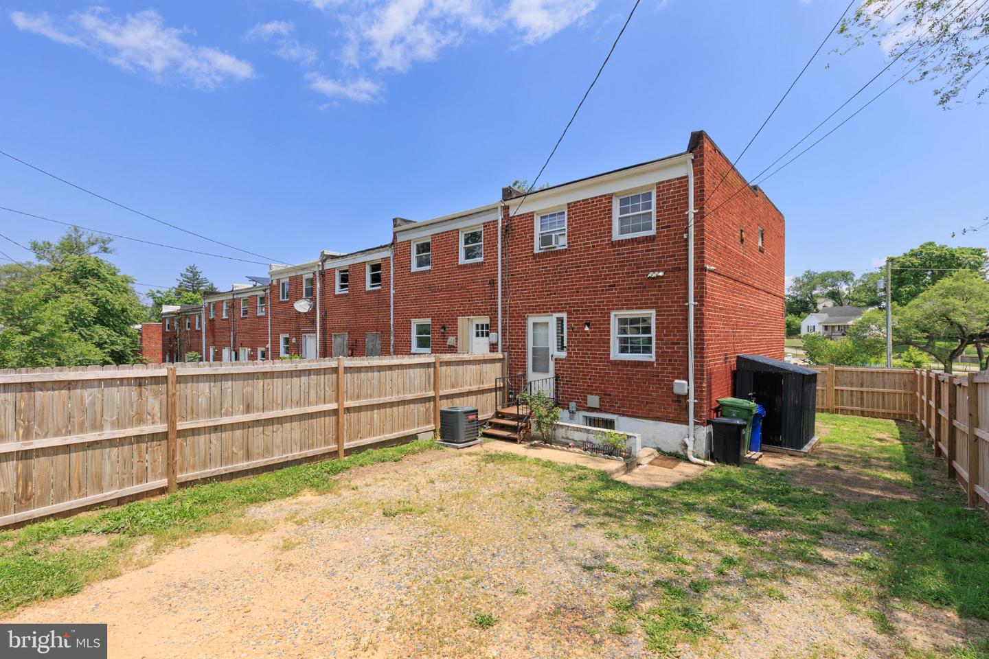 3826 W Bay Property Photo 1