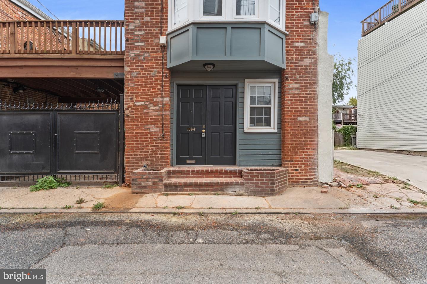 1034 Olive St Property Photo 2
