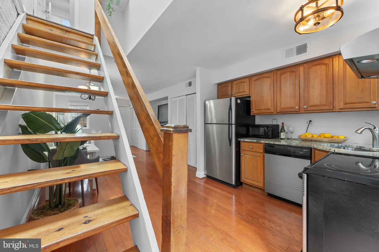 1034 Olive St Property Photo 12