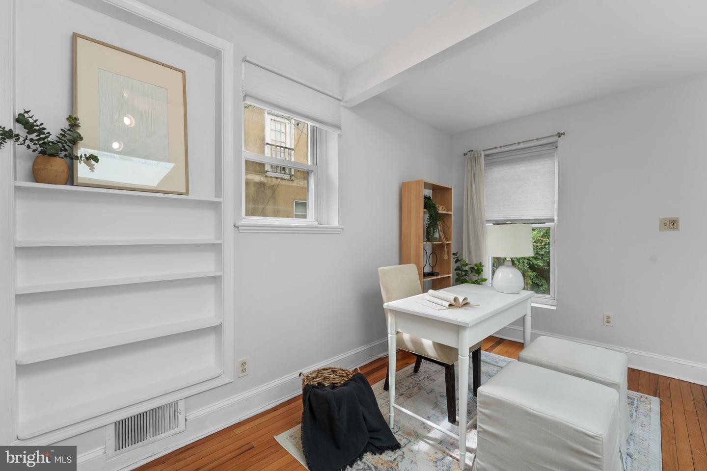 1034 Olive St Property Photo 16