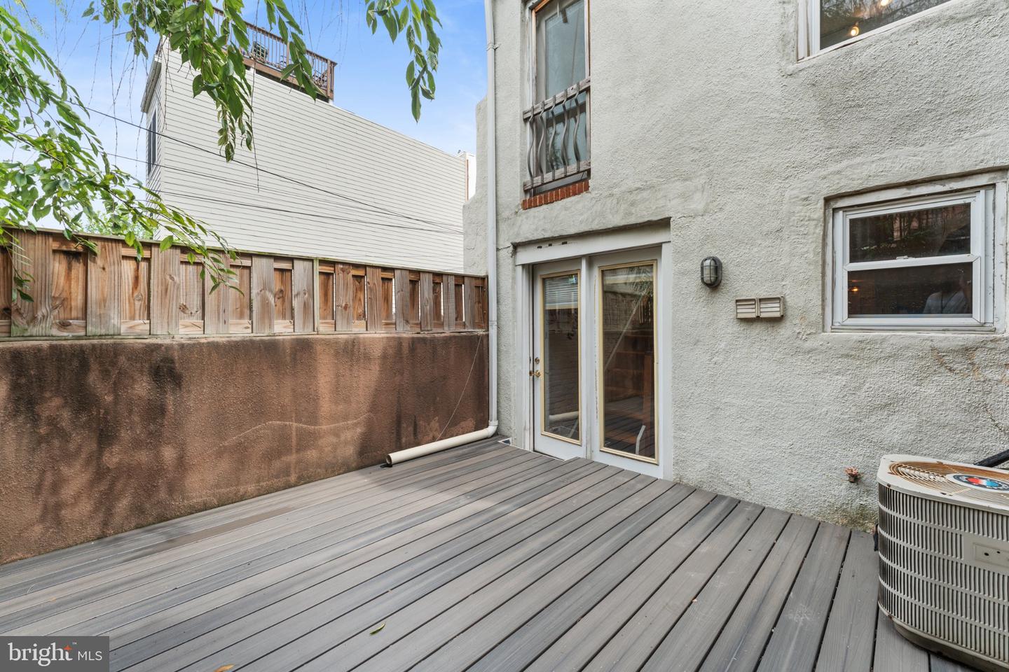1034 Olive St Property Photo 25