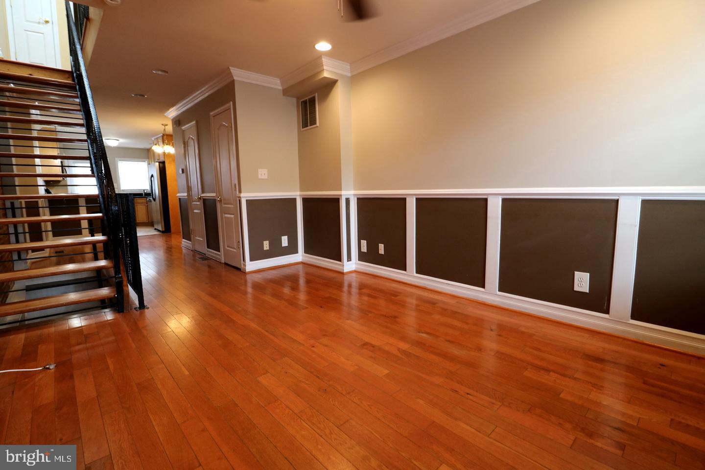 1605 Marshall St Property Photo 4