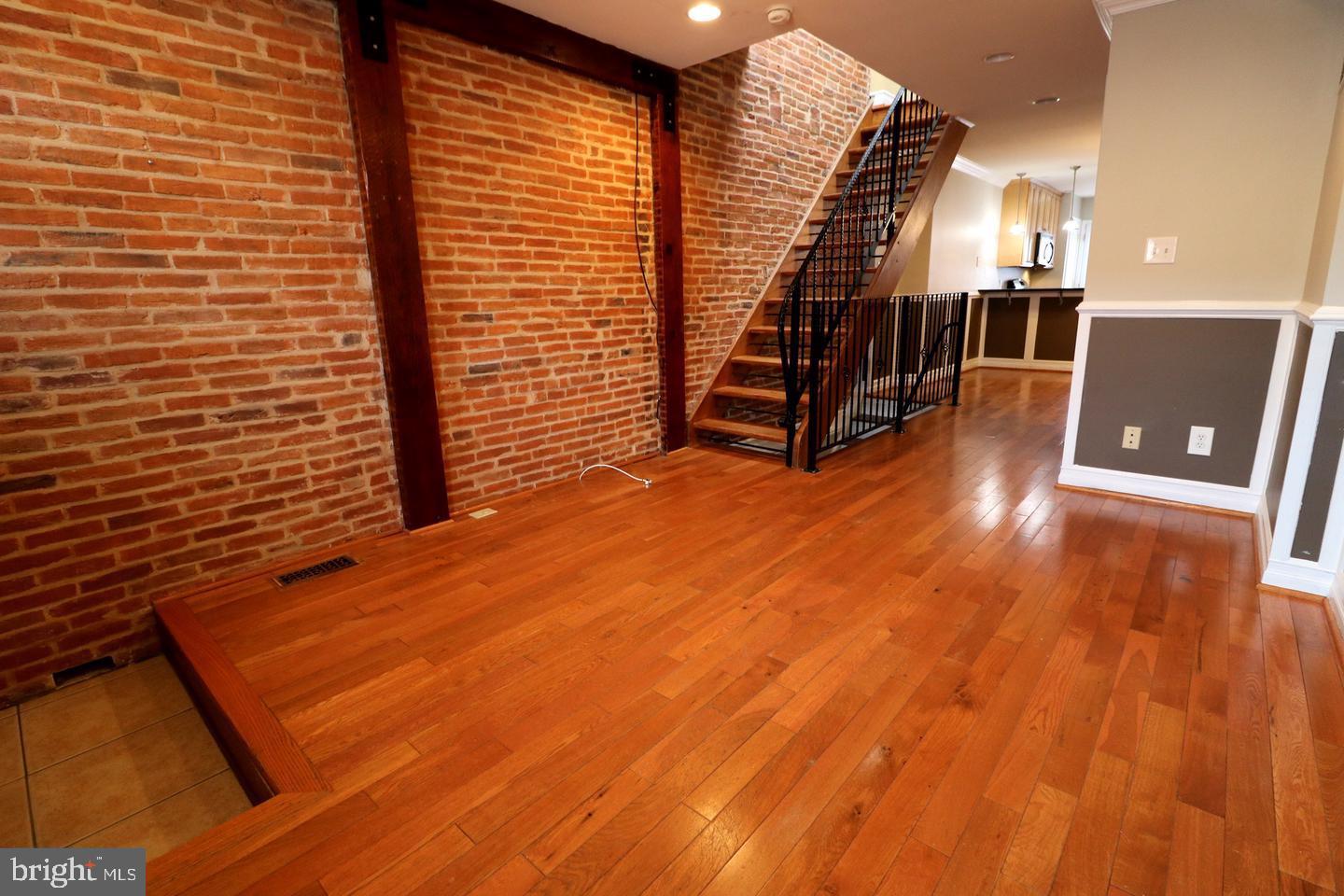 1605 Marshall St Property Photo 5