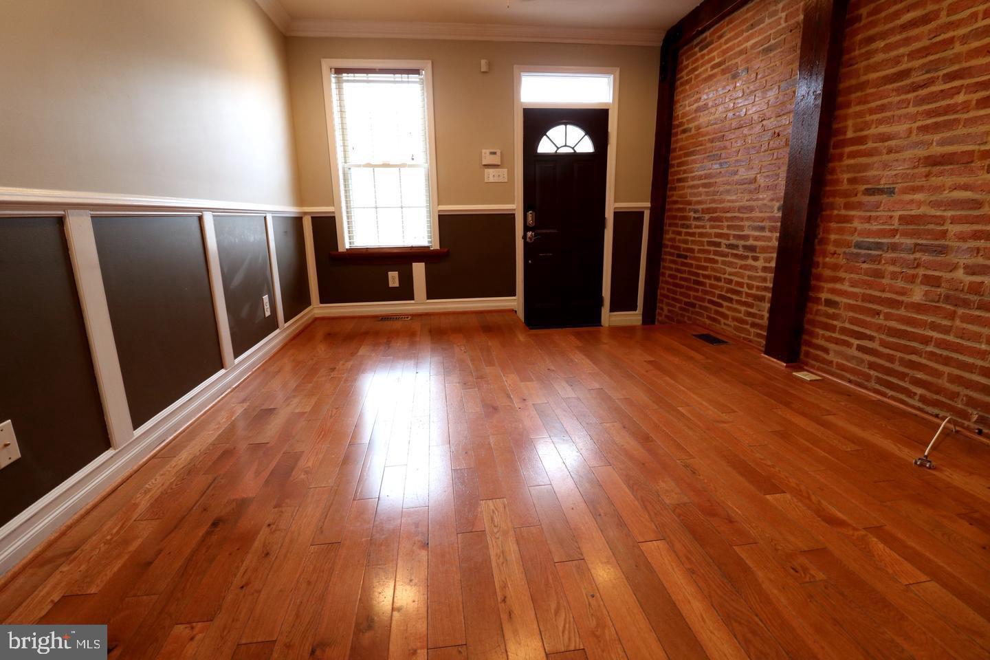 1605 Marshall St Property Photo 6