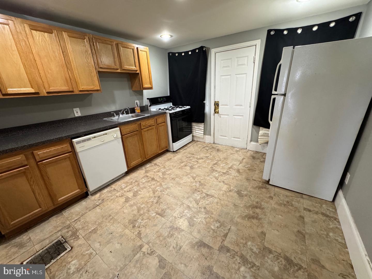 1139 Sargeant St Property Photo 2