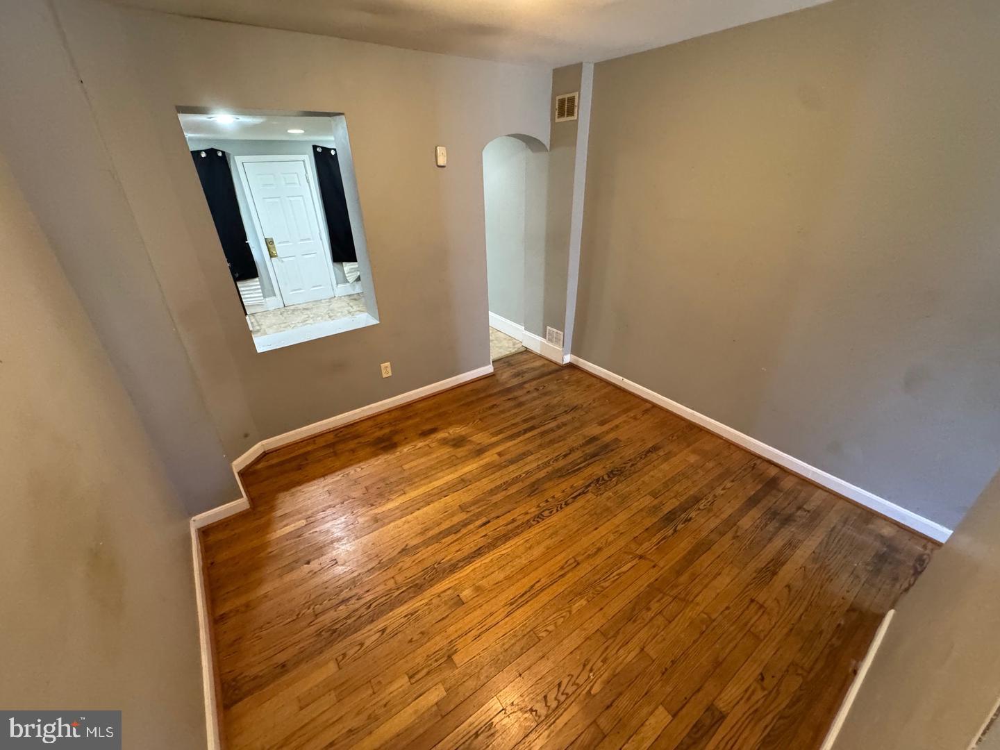 1139 Sargeant St Property Photo 5