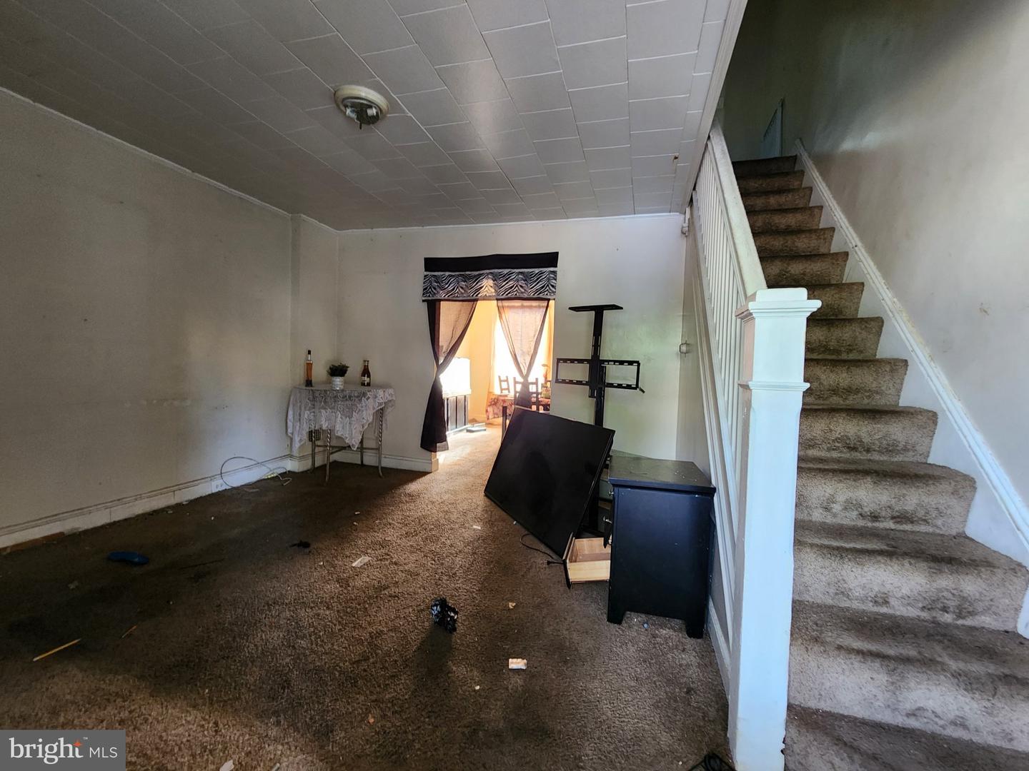 439 N East Ave Property Photo 4