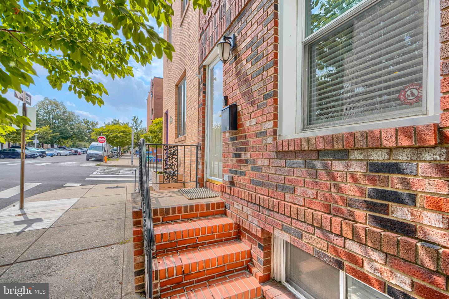 138 S Clinton St Property Photo 2