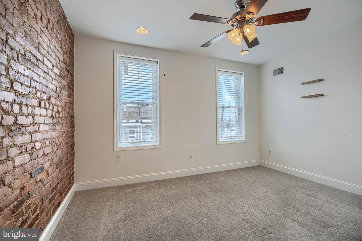 138 S Clinton St Property Photo 15