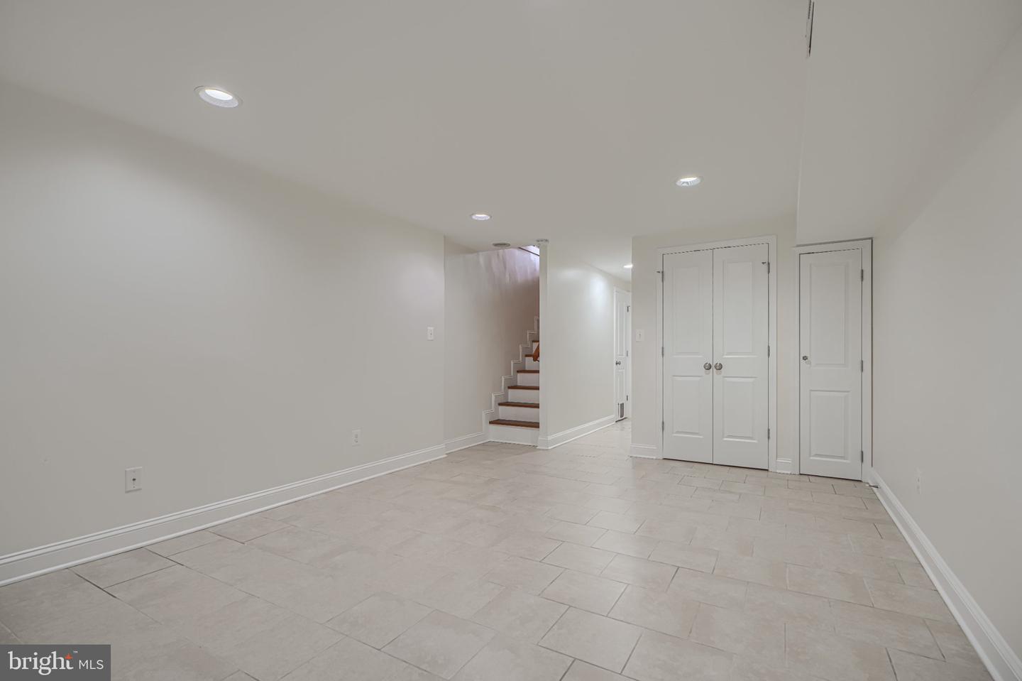138 S Clinton St Property Photo 31