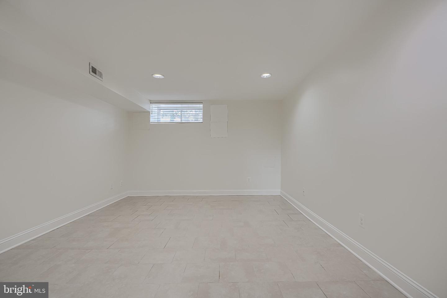 138 S Clinton St Property Photo 32