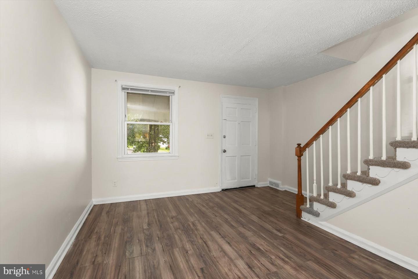 6321 Brown Ave Property Photo 5