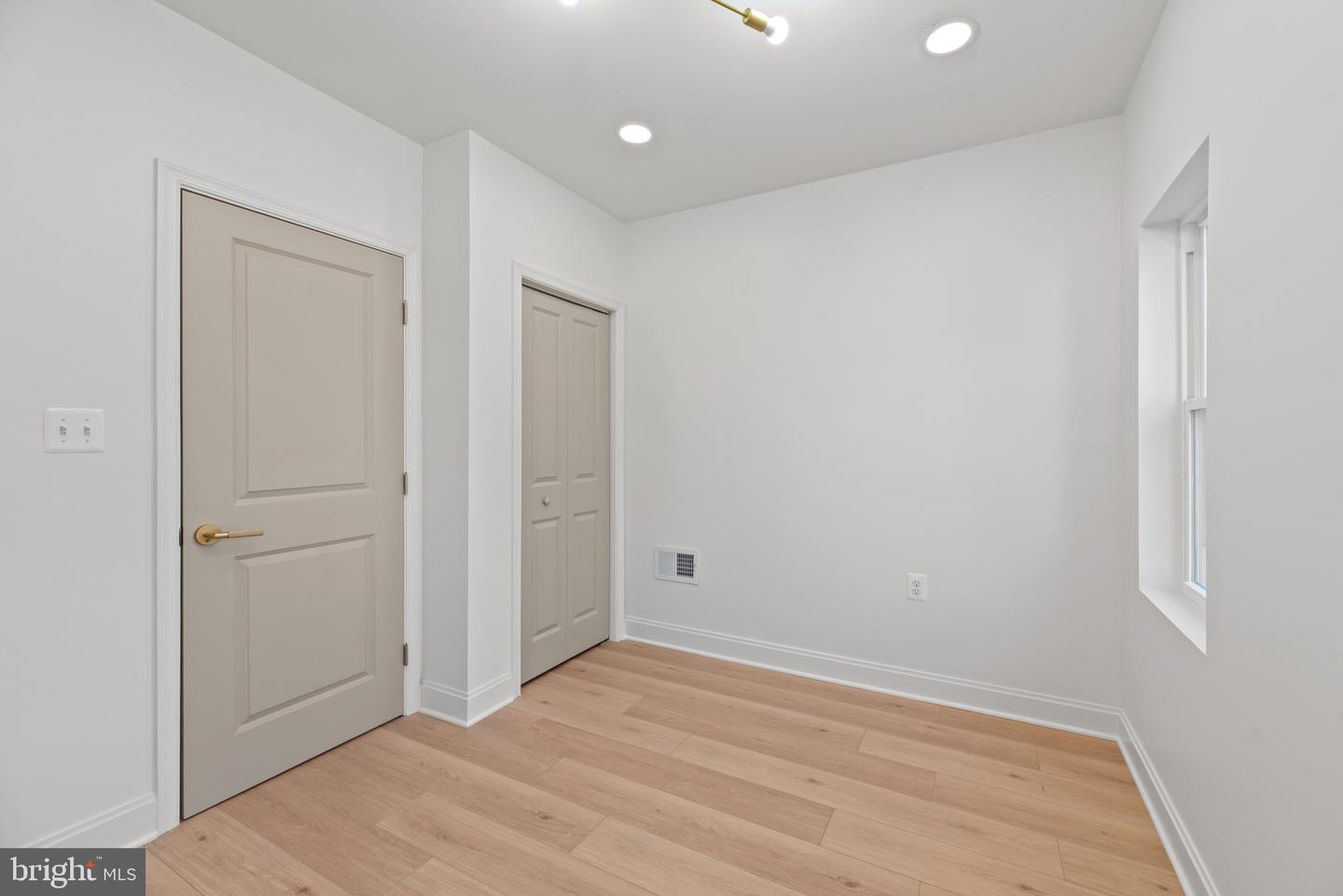 128 N Mount St Property Photo 16