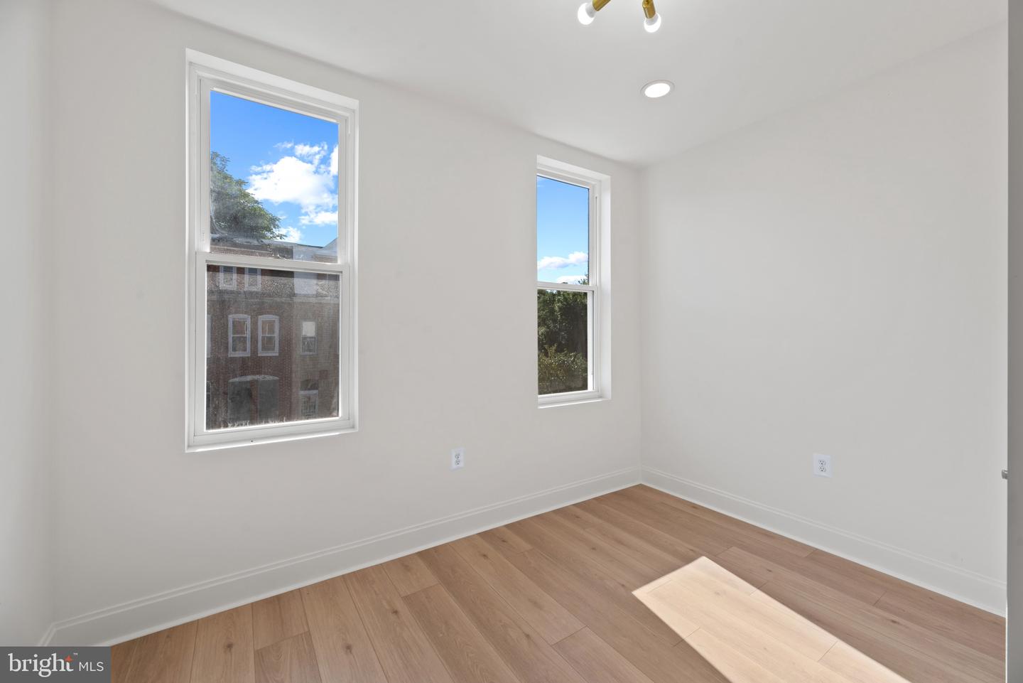128 N Mount St Property Photo 17