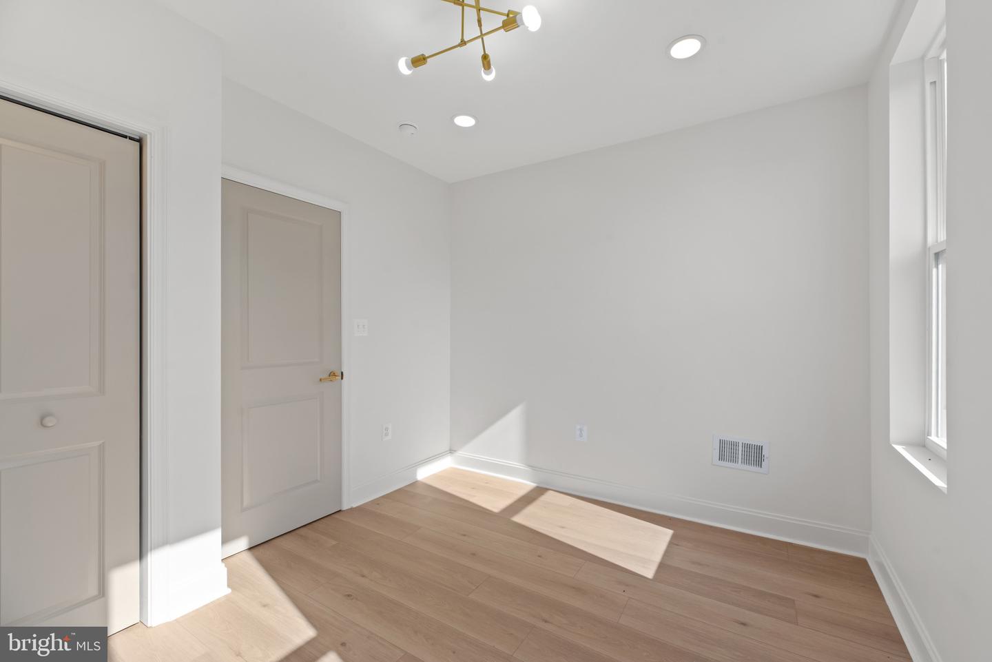 128 N Mount St Property Photo 19