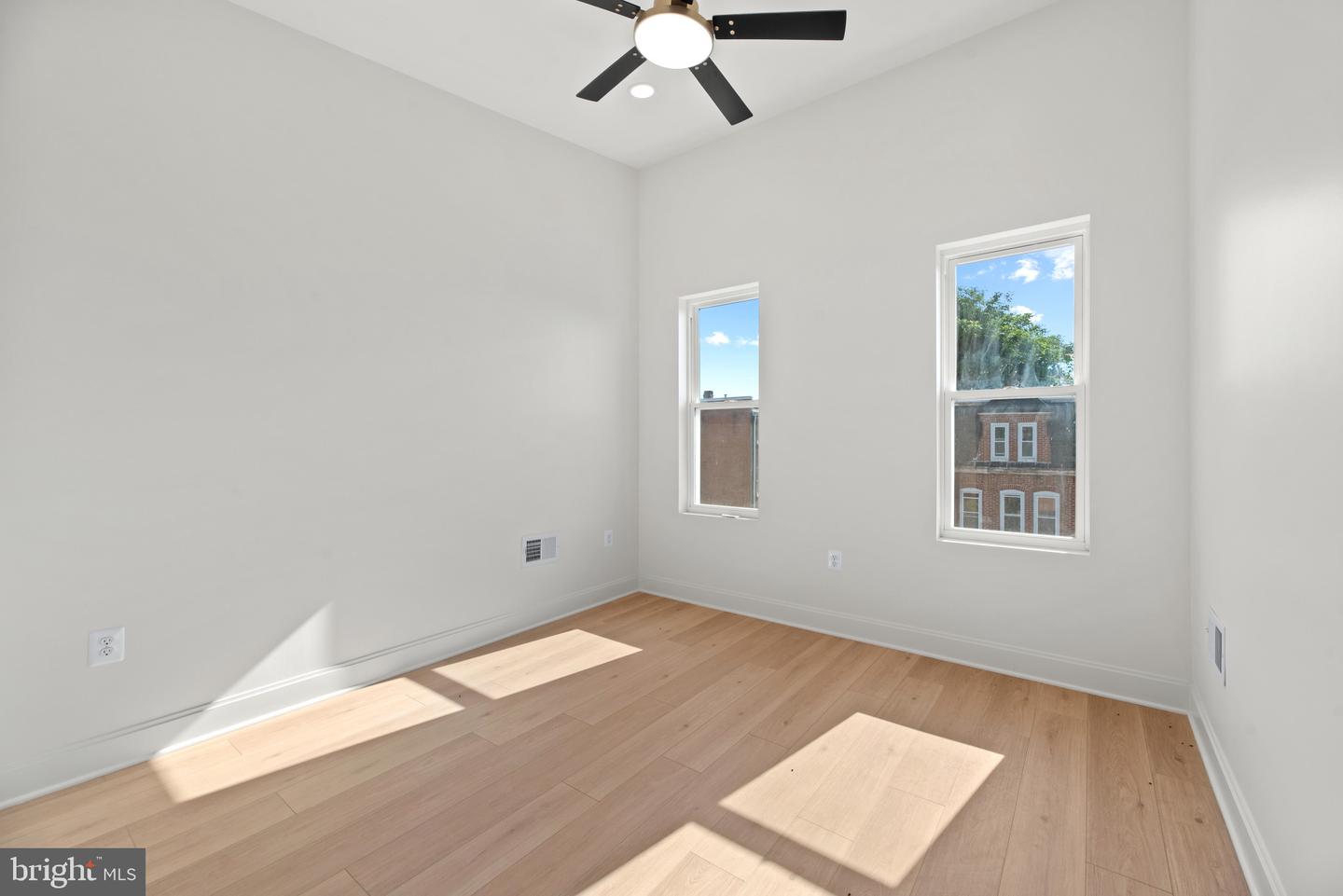 128 N Mount St Property Photo 21