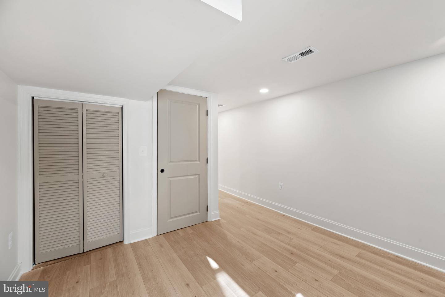 128 N Mount St Property Photo 25
