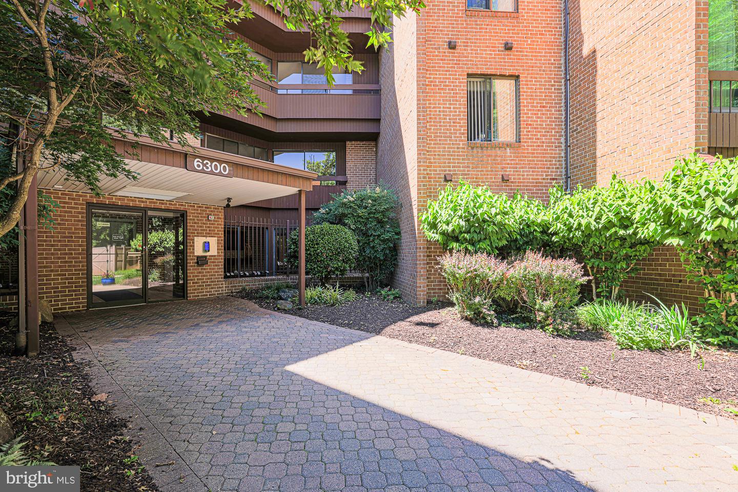 6300 RED CEDAR PL #209 Property Photo 1