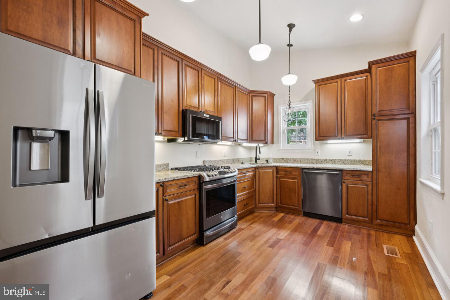 1814 E Pratt St Property Photo 8