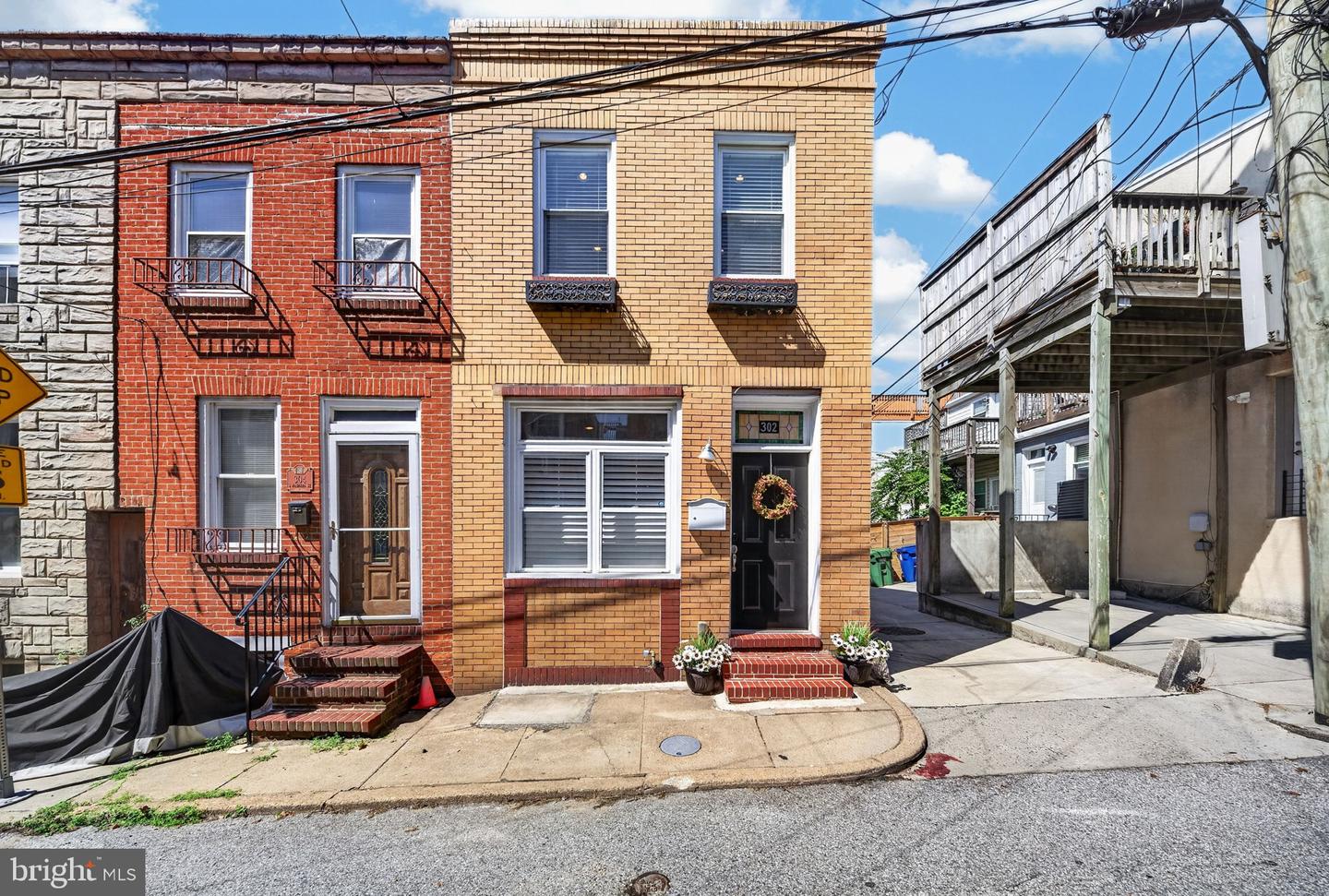 302 S MADEIRA ST Property Photo 1