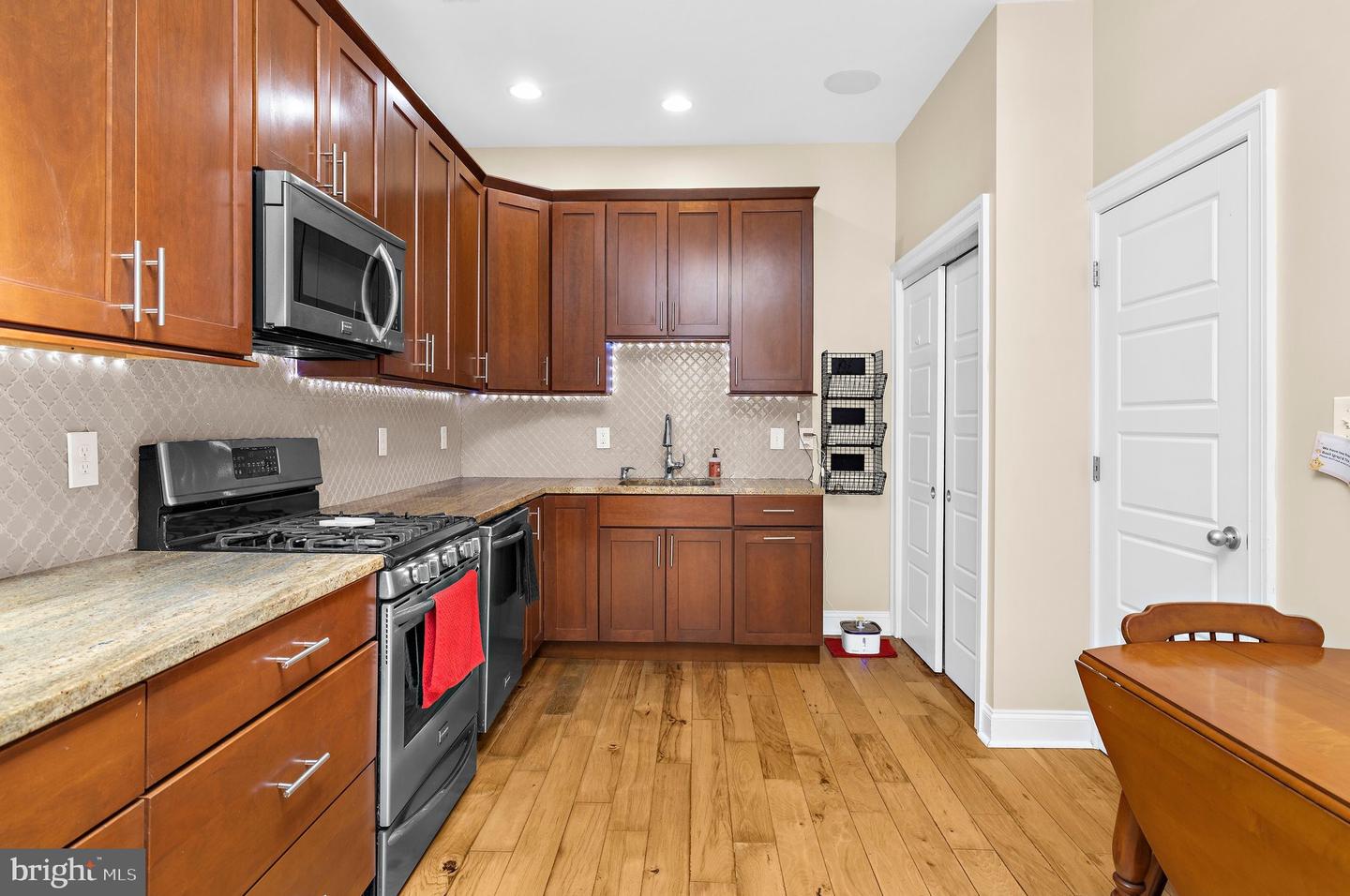 1002 Olive St Property Photo 21