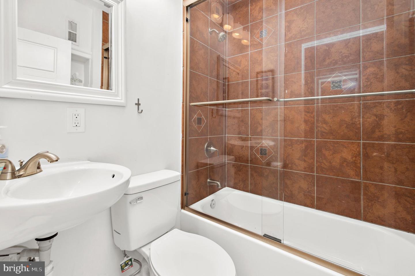 1002 Olive St Property Photo 23