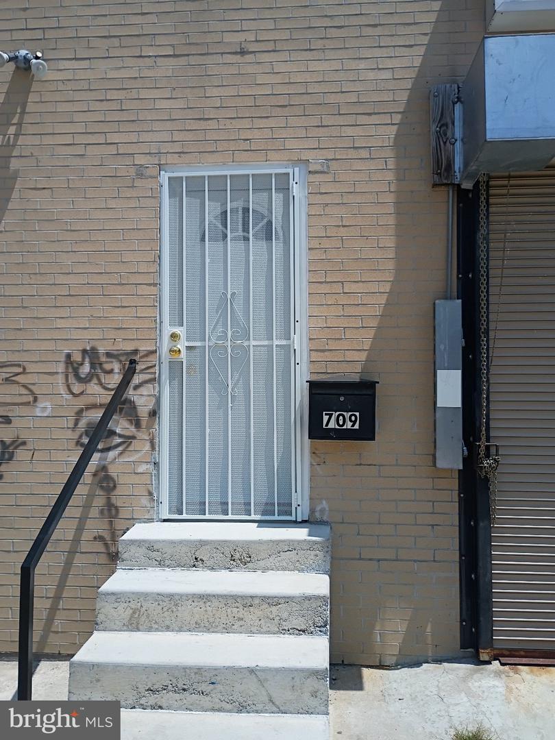 709 Poplar Grove St Property Photo 4