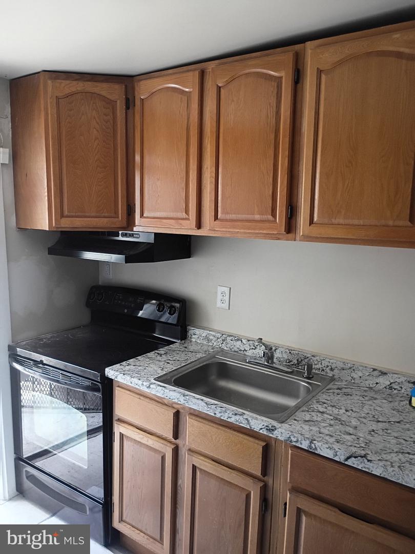 709 Poplar Grove St Property Photo 22