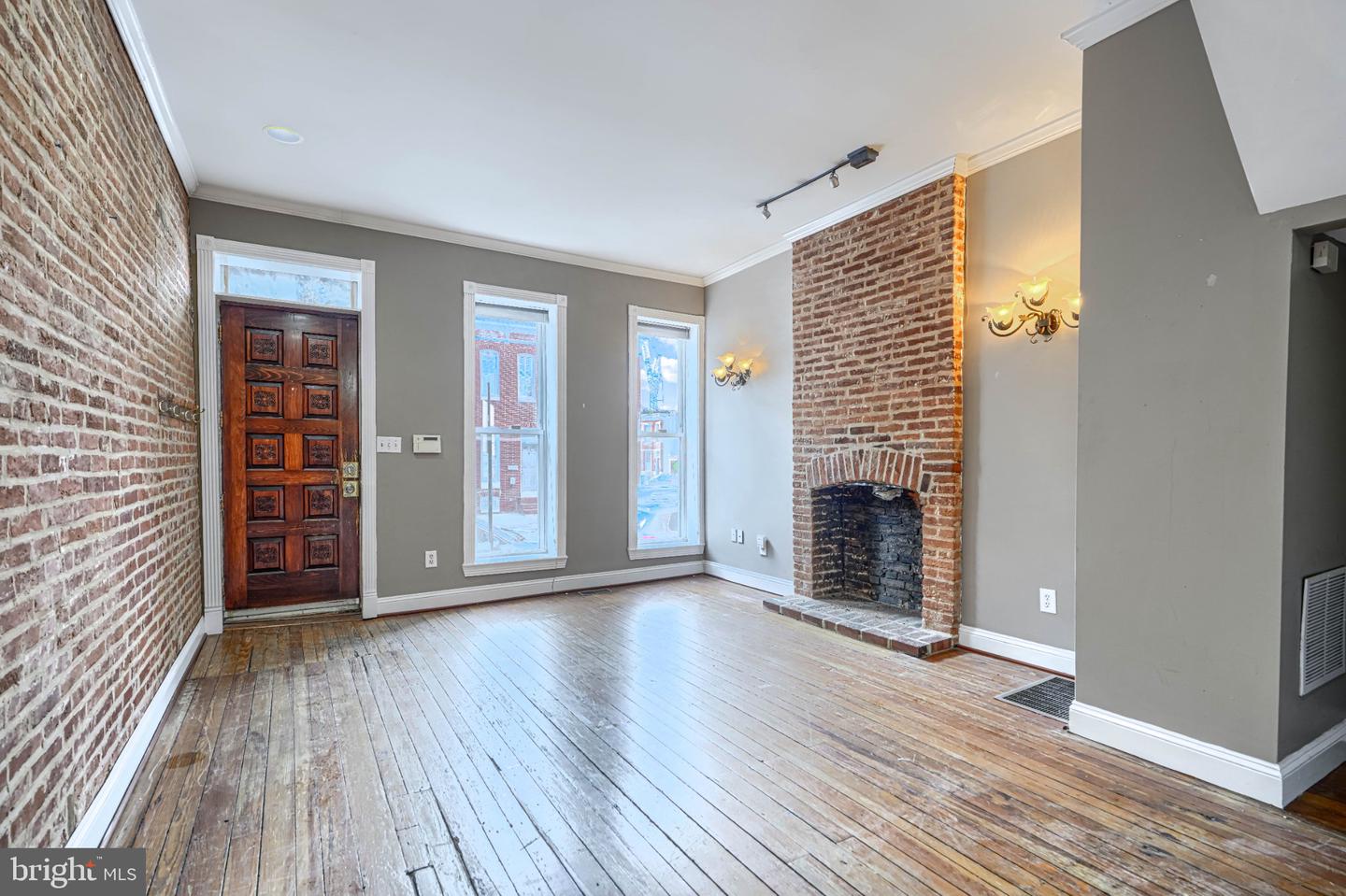 1305 S Hanover St S Property Photo 5