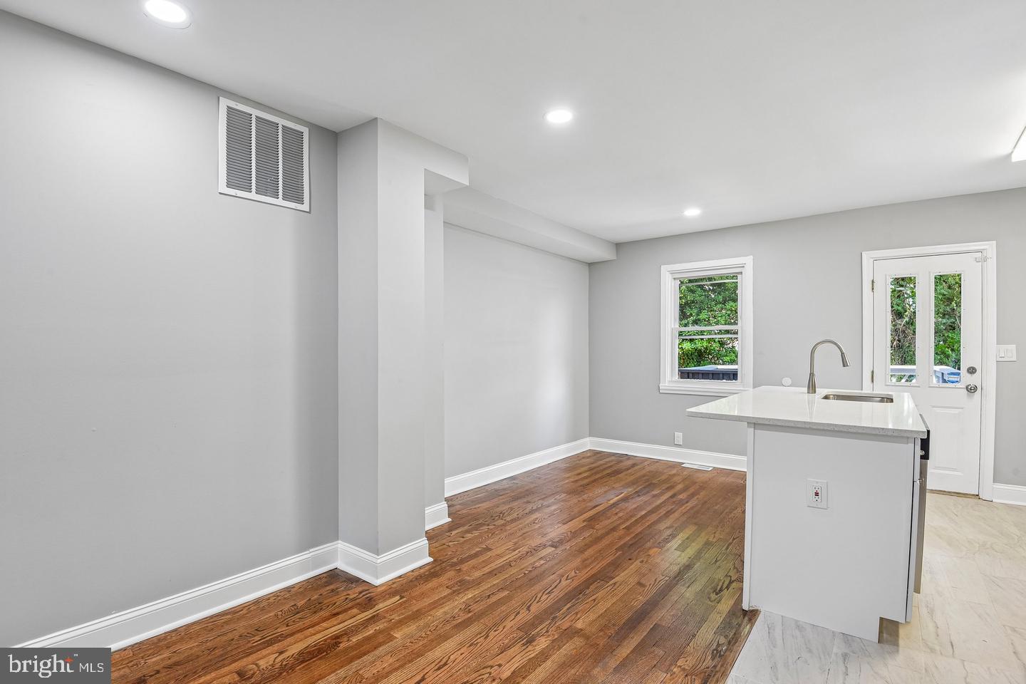 44 N Athol Ave Property Photo 10
