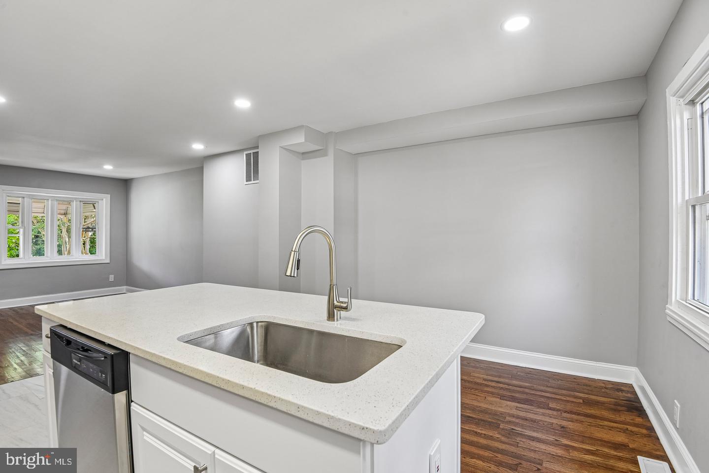 44 N Athol Ave Property Photo 12