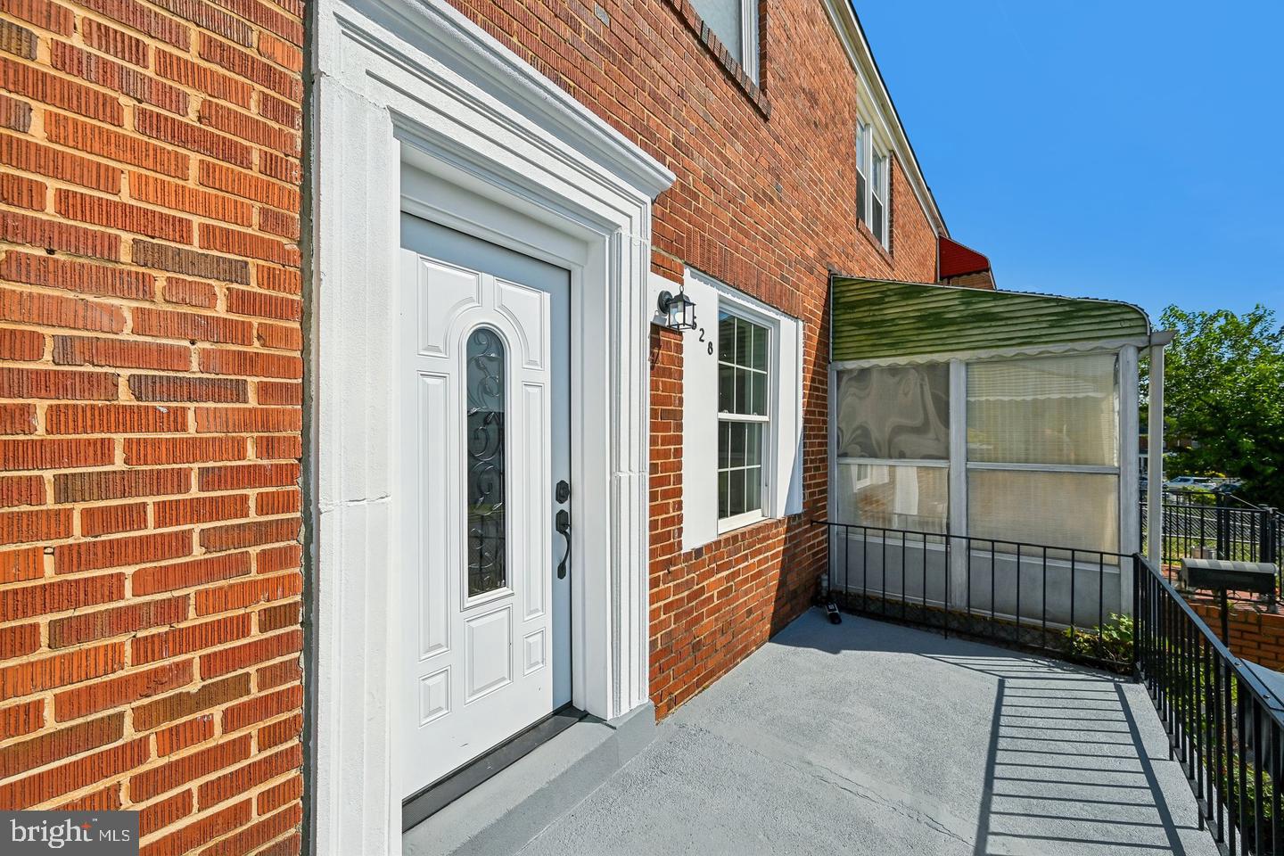 628 Roundview Rd Property Photo 3