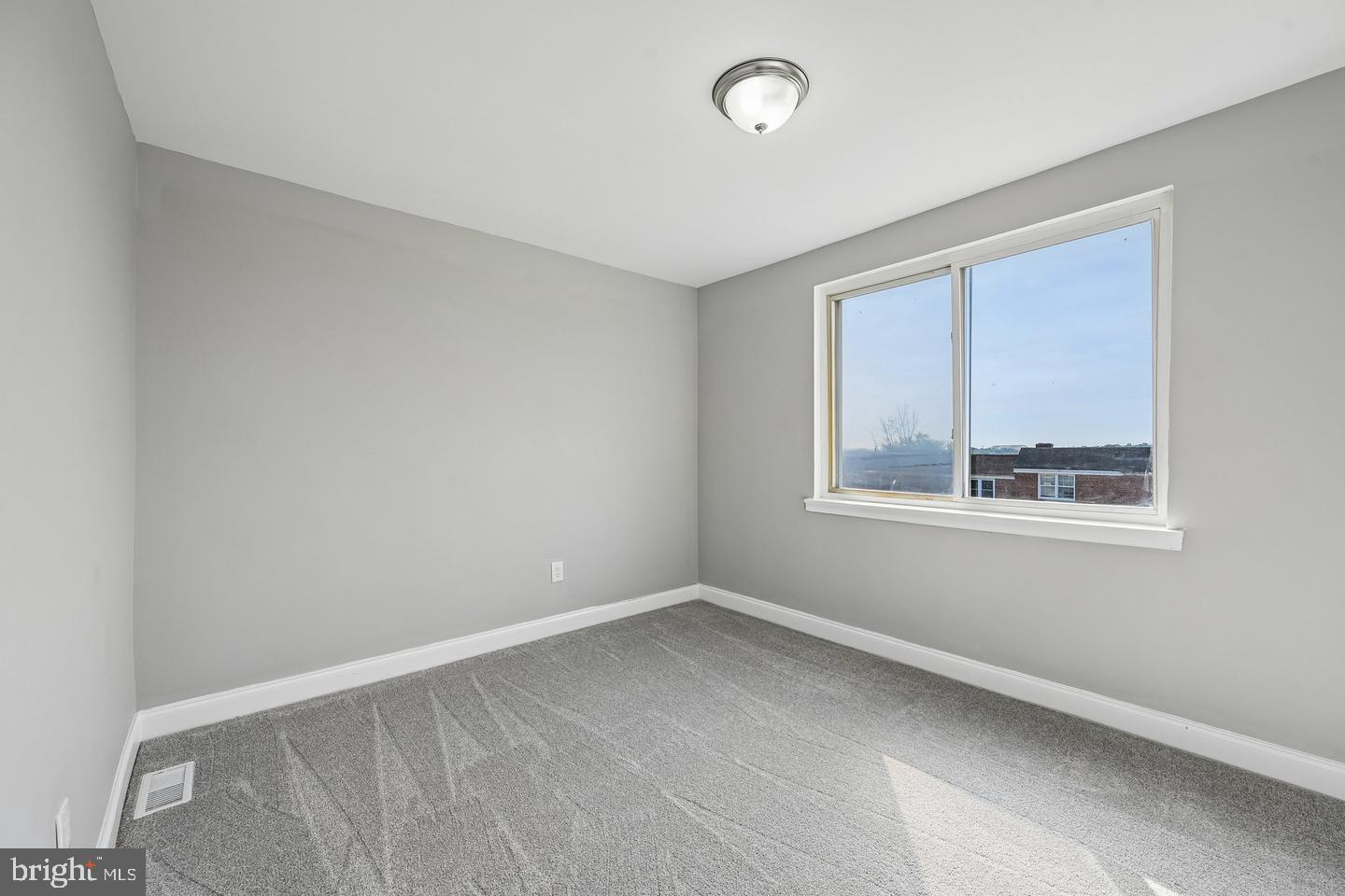 628 Roundview Rd Property Photo 16