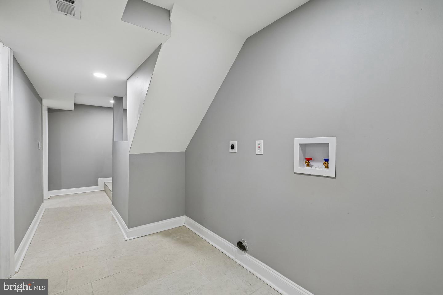 628 Roundview Rd Property Photo 34