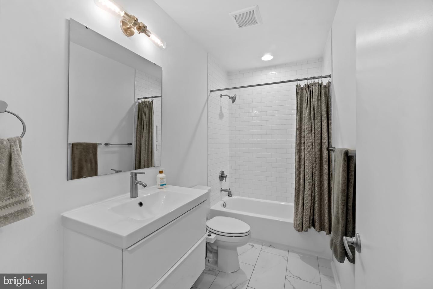 312 E Lanvale St E Property Photo 21