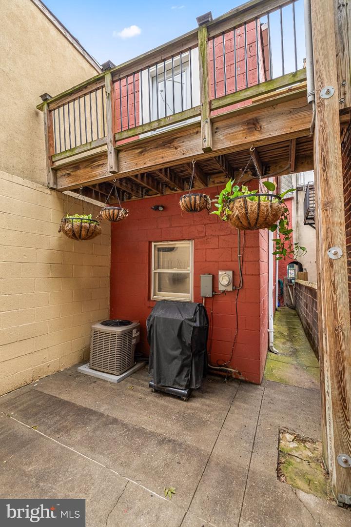 1815 Fleet St Property Photo 39
