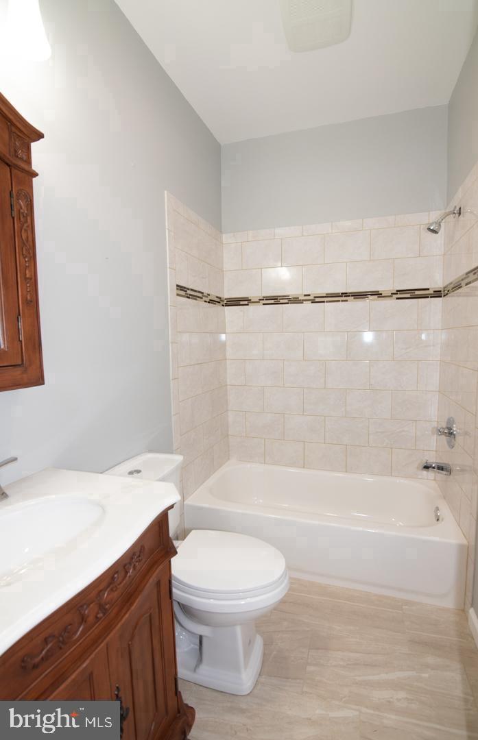 745 Dolphin St Property Photo 5