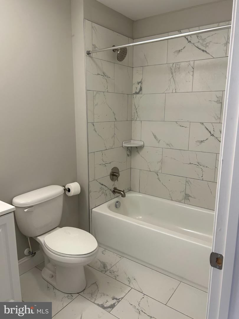 100 W Lexington St #405 Property Photo 4