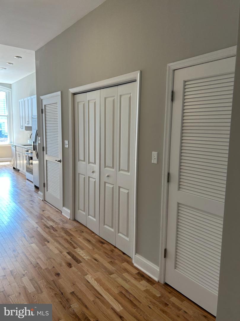 100 W Lexington St #405 Property Photo 6