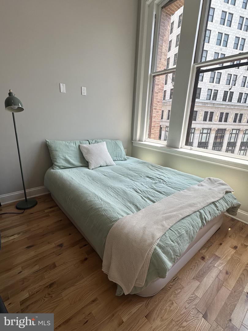 100 W Lexington St #405 Property Photo 15