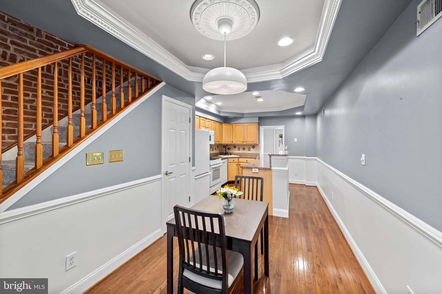 3211 Foster Property Photo 8